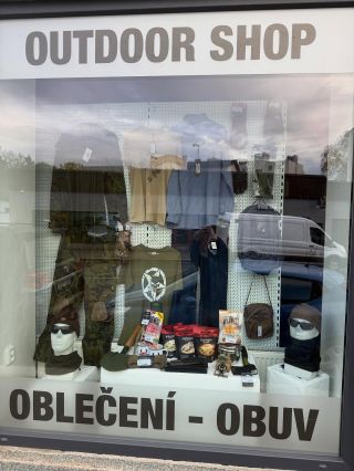 Nový den, nová energie u nás ve Fénixu 🔥 Včera jsme si zase mákli a prodejna i výlohy dostaly čerstvý kabát 💪 Přijďte se...